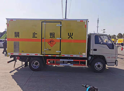 铜陵爆破器材运输车技术升级与安全合规新趋势
